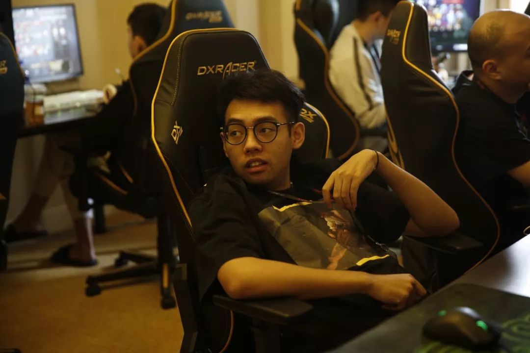 LCK国宝级上单S11将来LPL？转会期每天都有新瓜吃