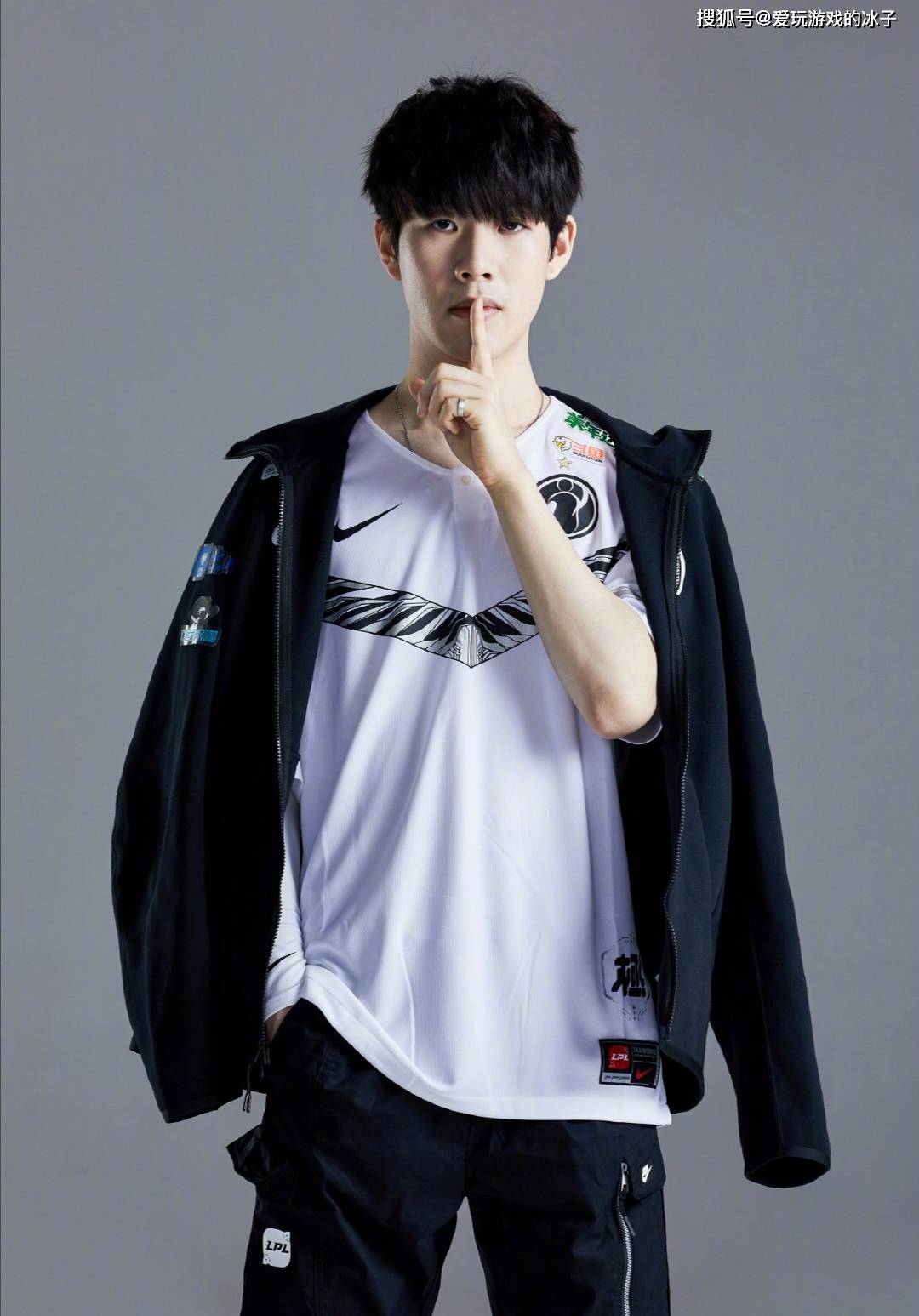 西门薇古丝成奇兵 Uzi女警暴力输出 Uzi队打破Icon队不败金身