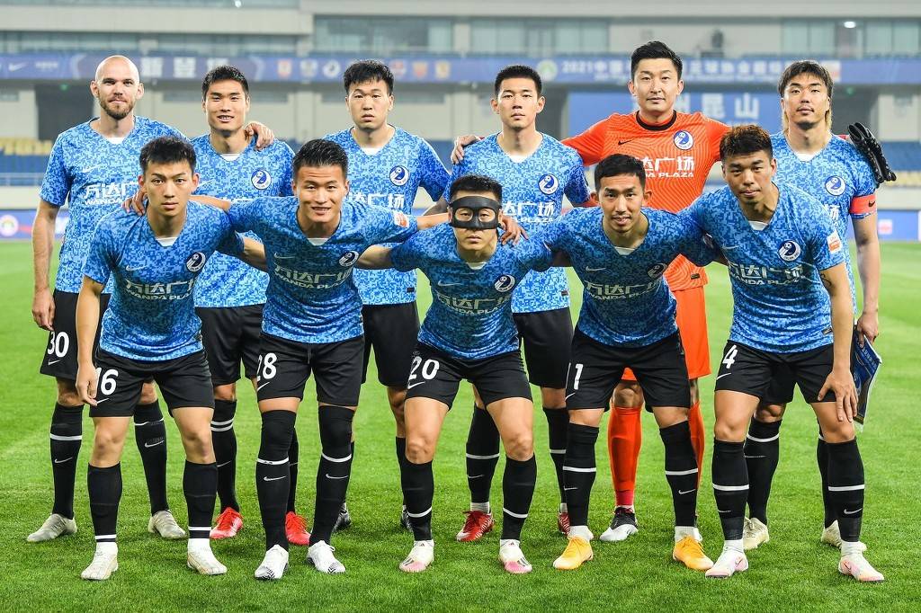 s1mple回应近期天梯低水平表现：有时候是朋友在打